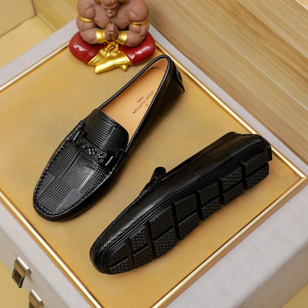 Men's shoes 💰360 💰 LV Louis Vuitton's top-quality Peaches men's shoes 💯Original copy of the official website, the upper is made of imported official website 1:1 material ❌Italian 🇮🇹 cowhide surface, imported pigskin lining. It’s definitely not made with ordinary craftsmanship, it’s the model used by celebrities! The factory’s craftsmanship is designed to create the most perfect shoes for trendy men! Colors available! 38-44 yards